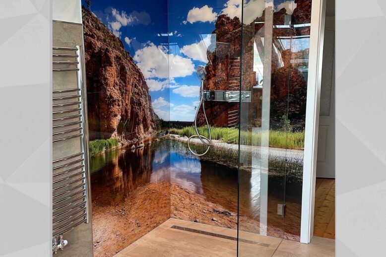 Duschkabine mit Glaswandbekleidung